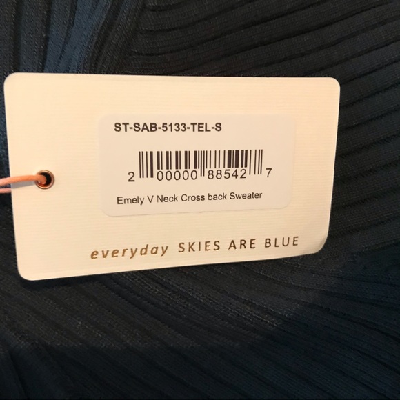 Green sweater with crisscross back - Picture 5 of 5